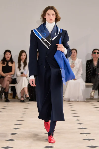 Look 10